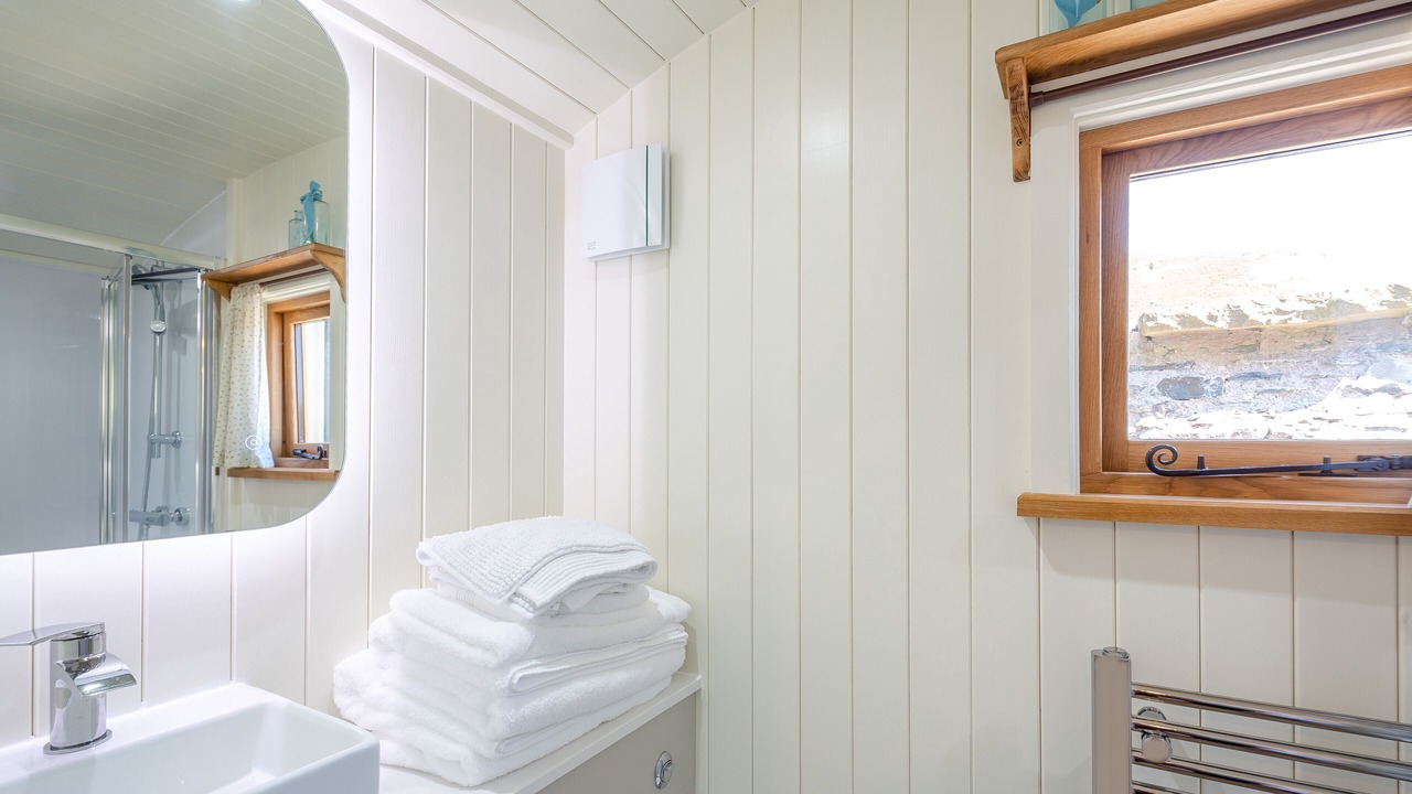 Photo of Bathroom in Llannefydd