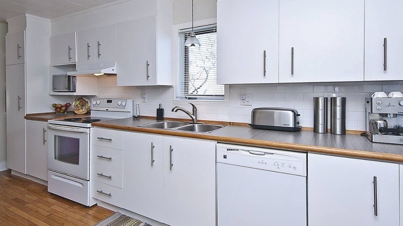 Photo of Kitchen in Saint-Jean-de-l'lle-d'Orleans
