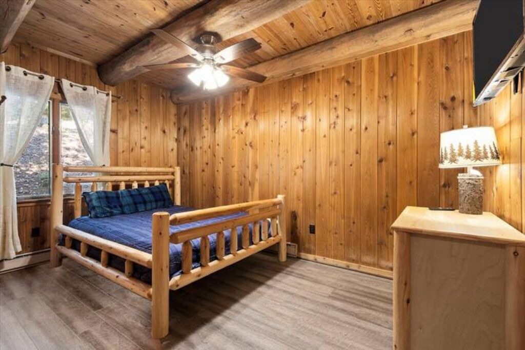 Photo of Bedroom in Champion