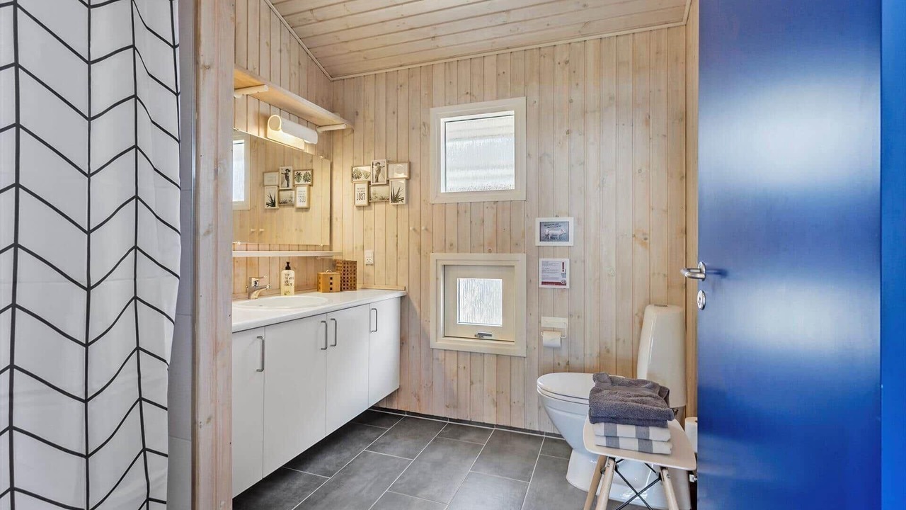 Photo of Bathroom in Helnæs By