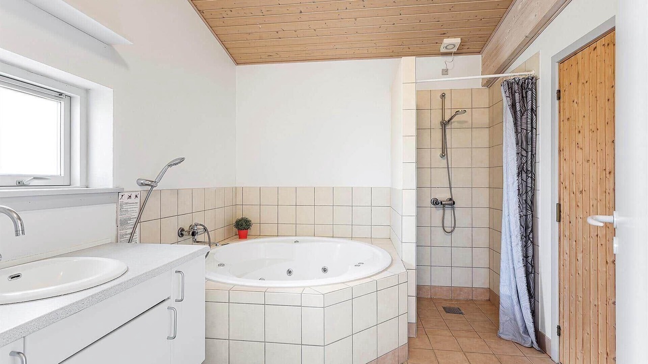 Photo of Bathroom in Faaborg