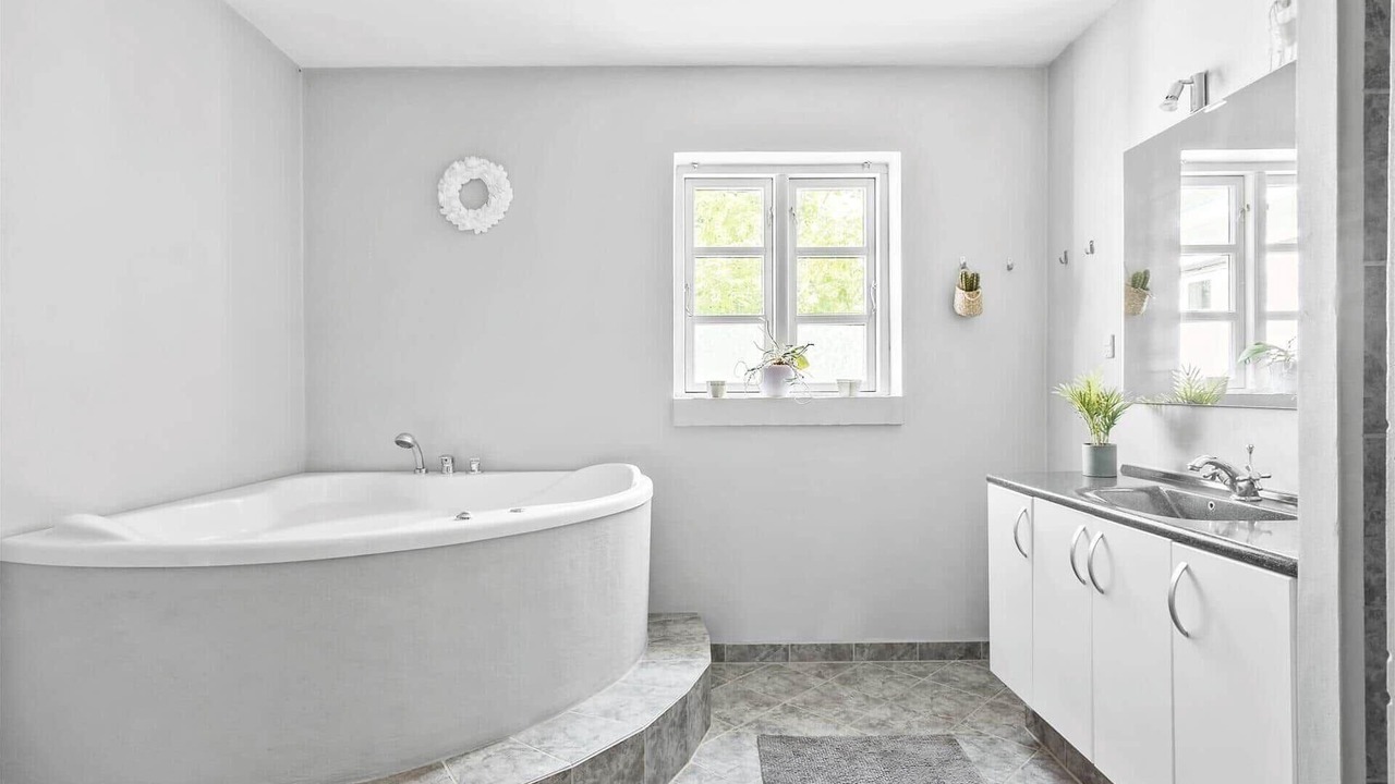 Photo of Bathroom in Broby