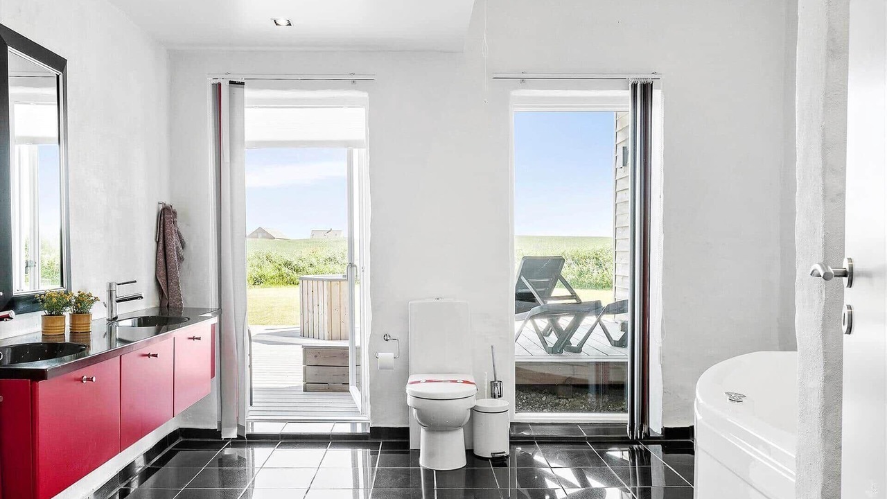 Photo of Bathroom in Trans