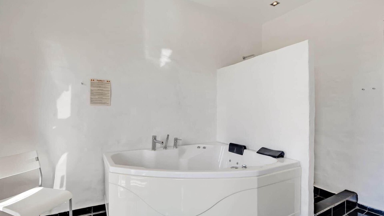 Photo of Bathroom in Trans