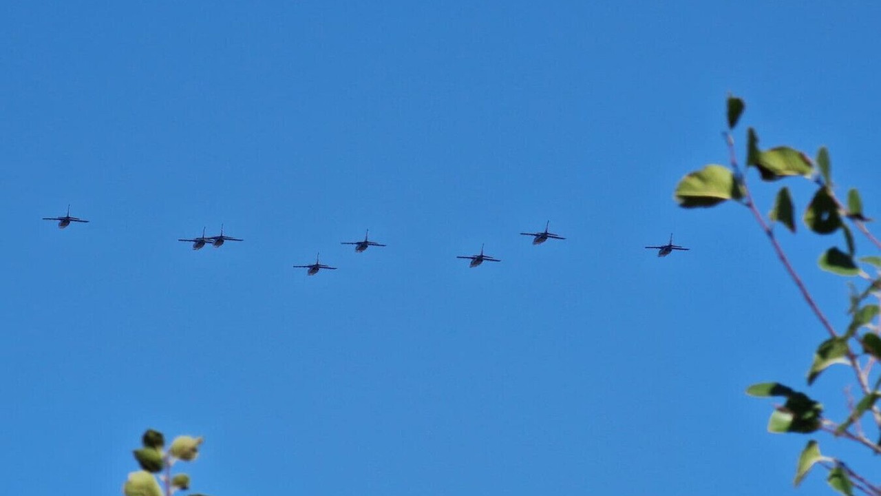 Photo of Others in Aurons