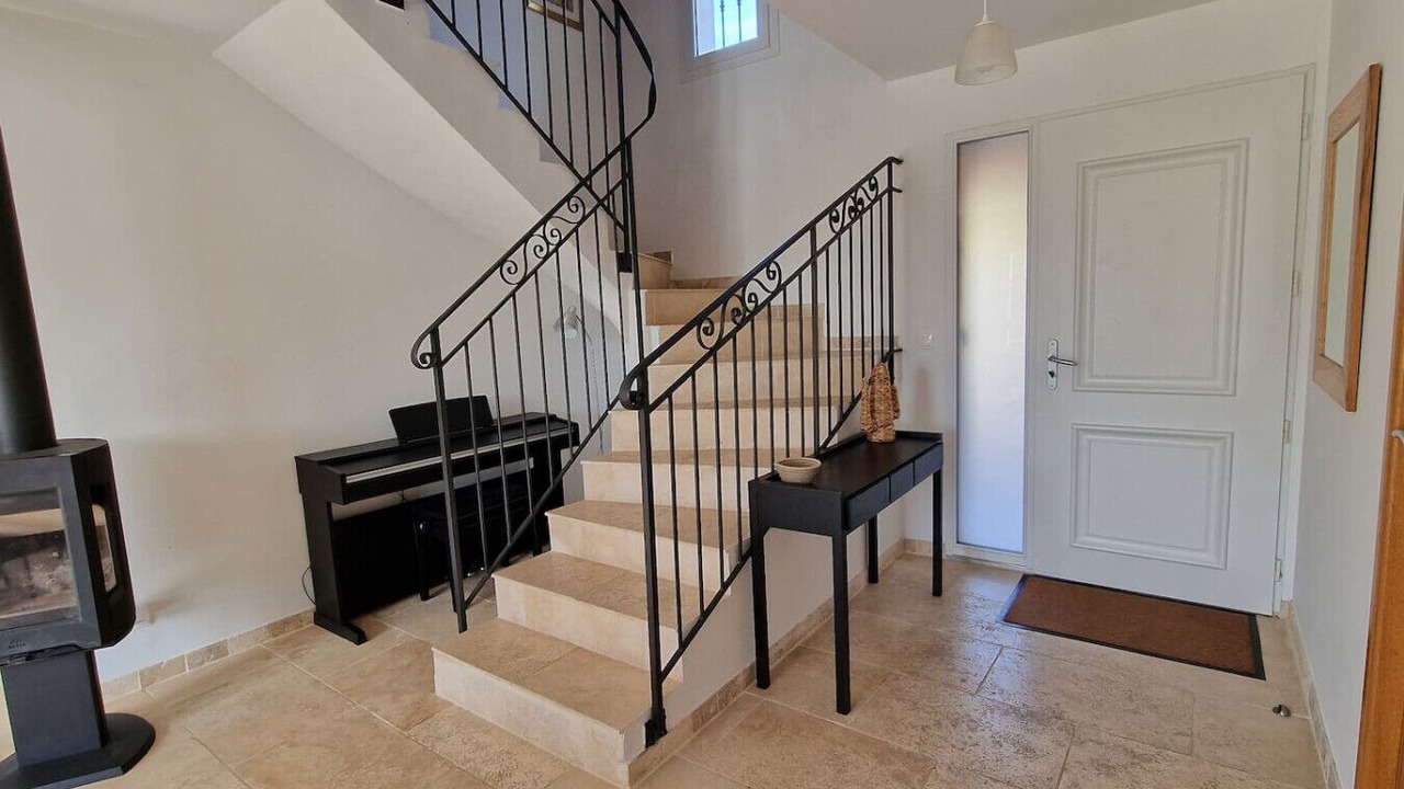 Photo of Others in Aurons