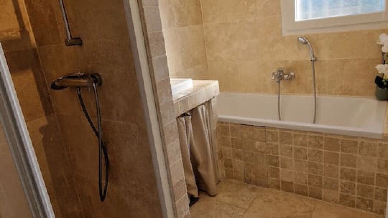 Photo of Bathroom in Aurons