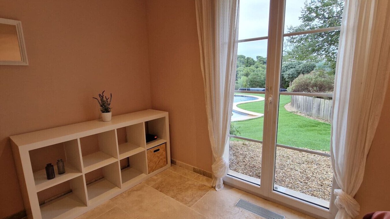 Photo of Others in Aurons