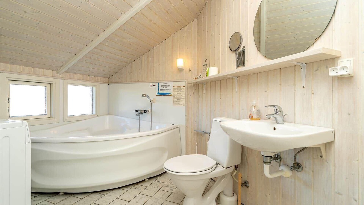 Photo of Bathroom in Houvig