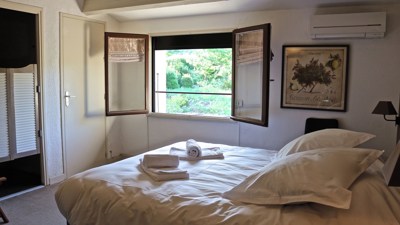 Photo of Bedroom in Chandolas