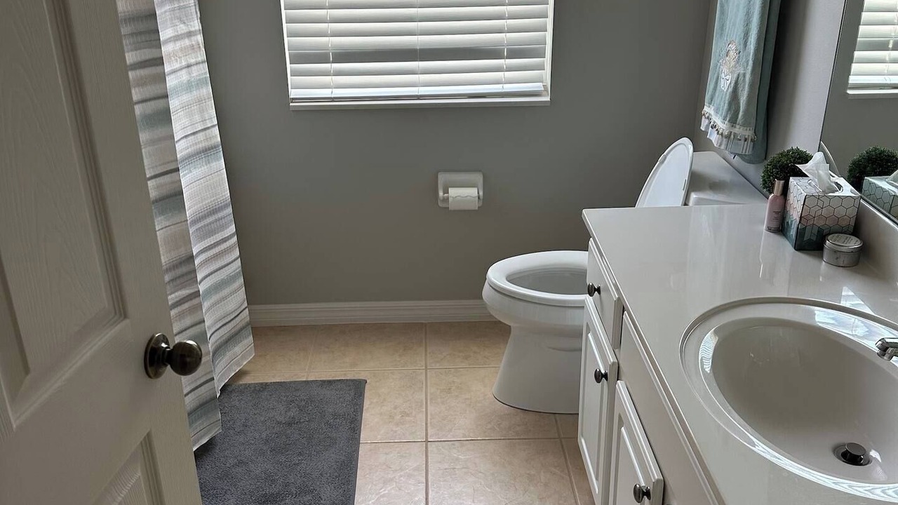 Photo of Bathroom in Valencia Lakes
