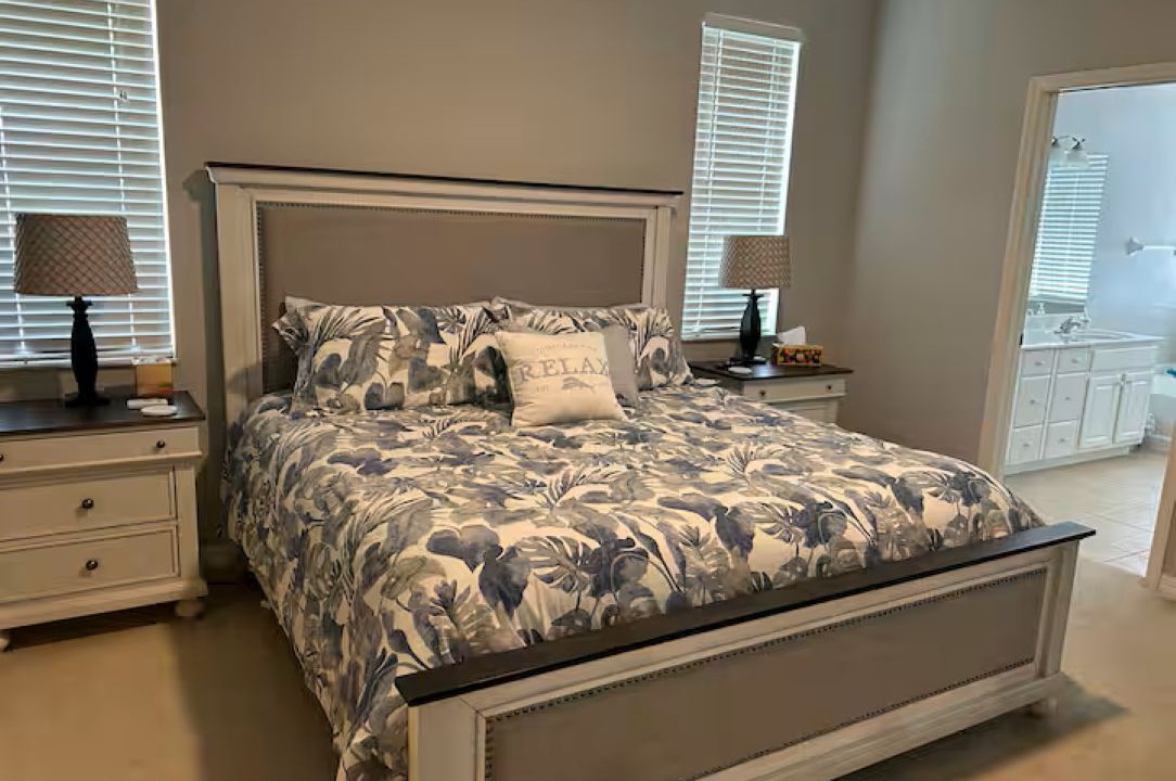 Photo of Bedroom in Valencia Lakes