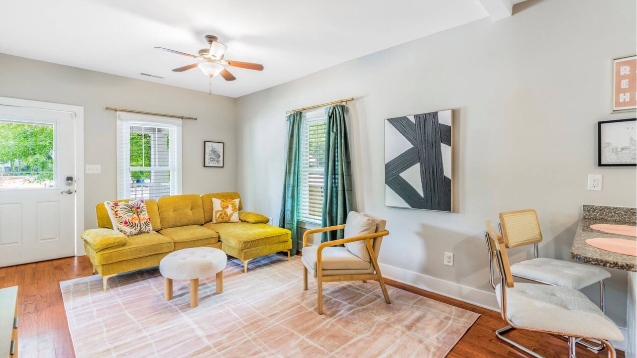 Photo of Livingroom in Downtown