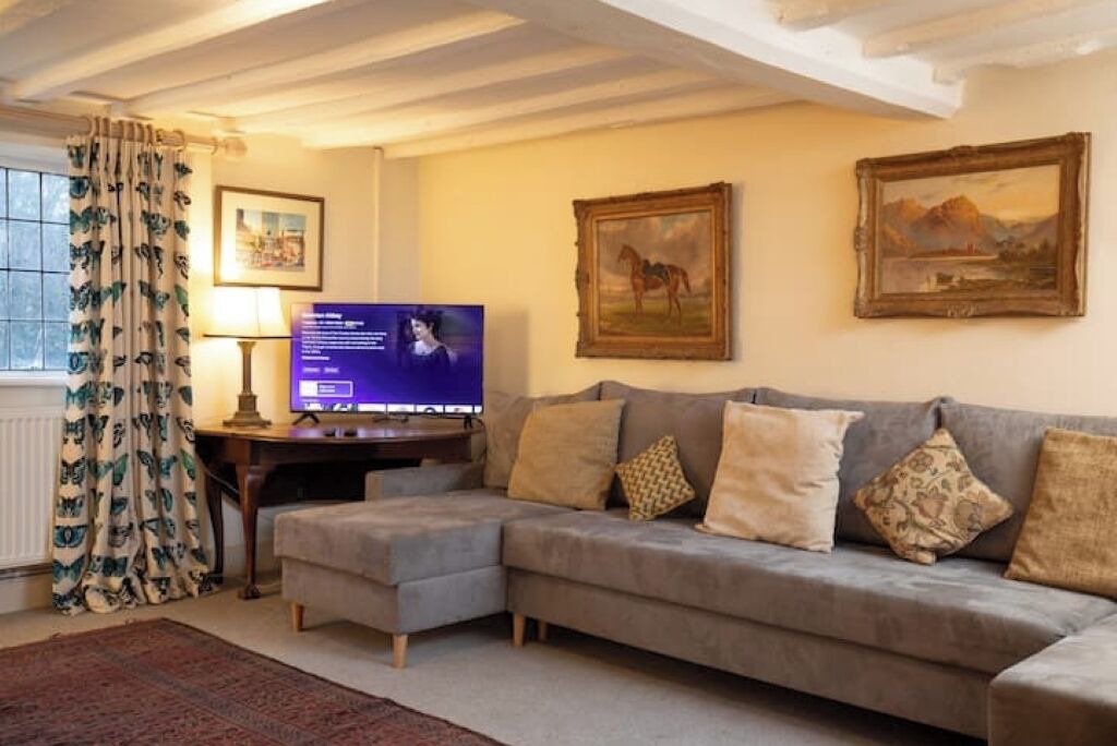 Photo of Livingroom in Haslemere