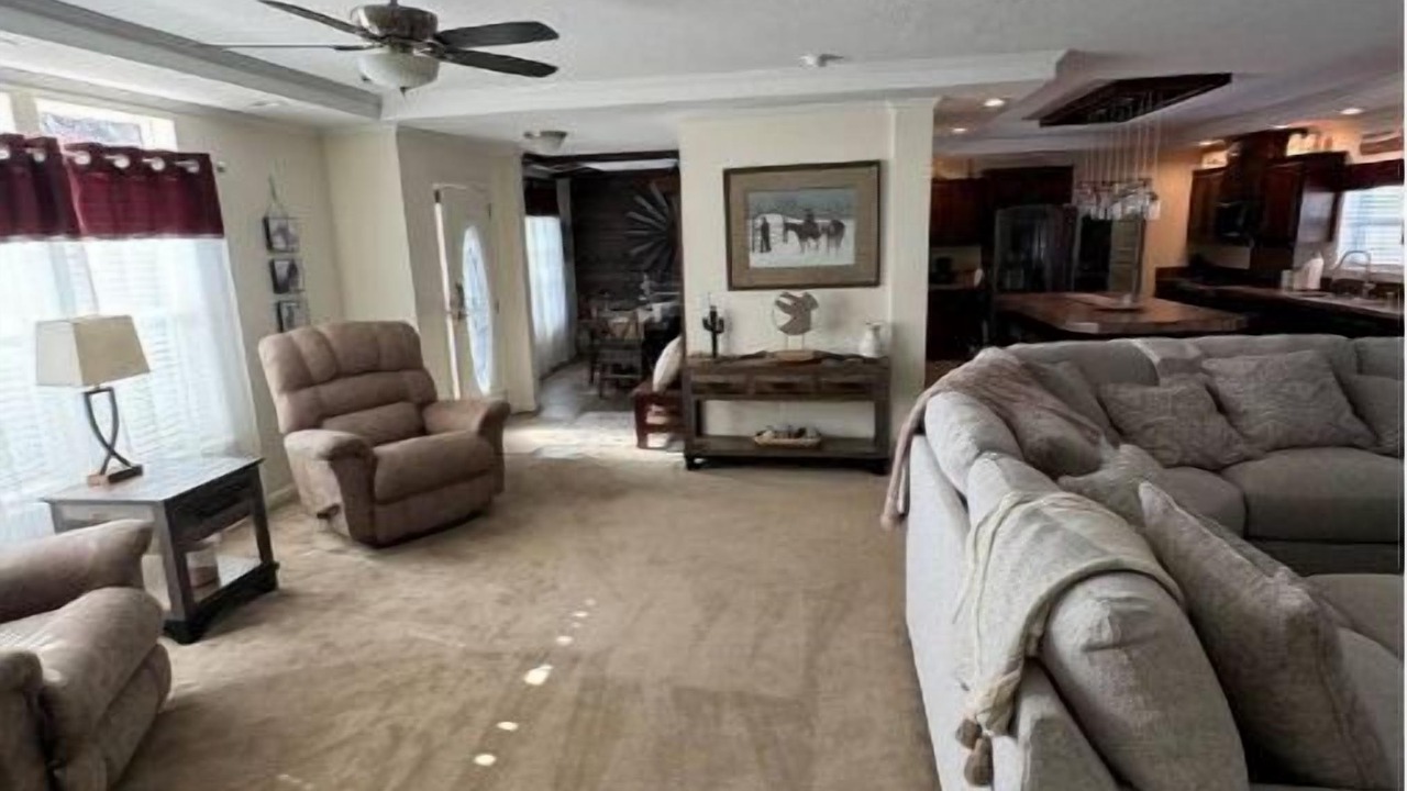Photo of Livingroom in Newkirk