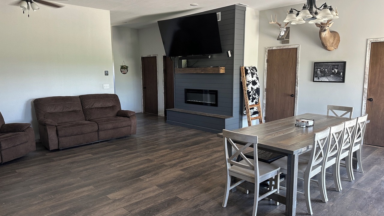 Photo of Livingroom in Bushong