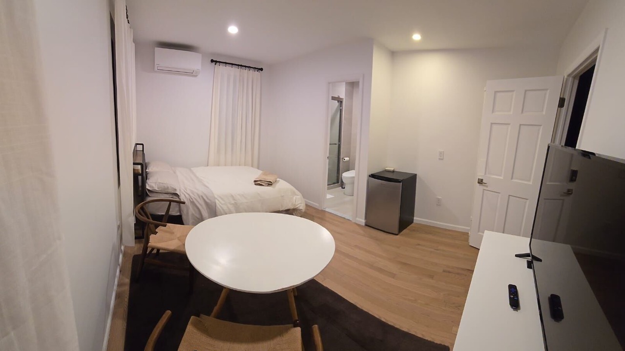 Photo of Bedroom in Ditmars Steinway