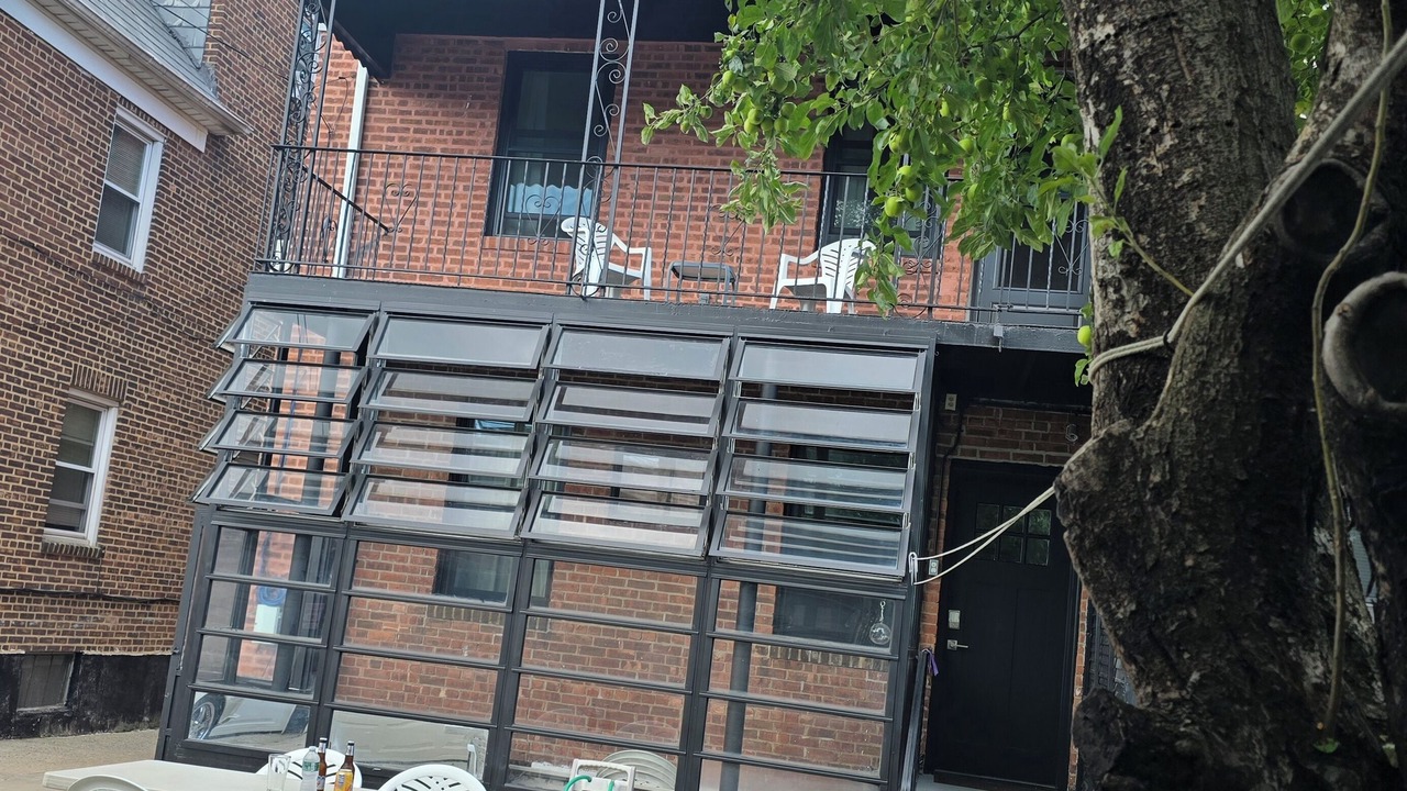 Photo of Others in Ditmars Steinway