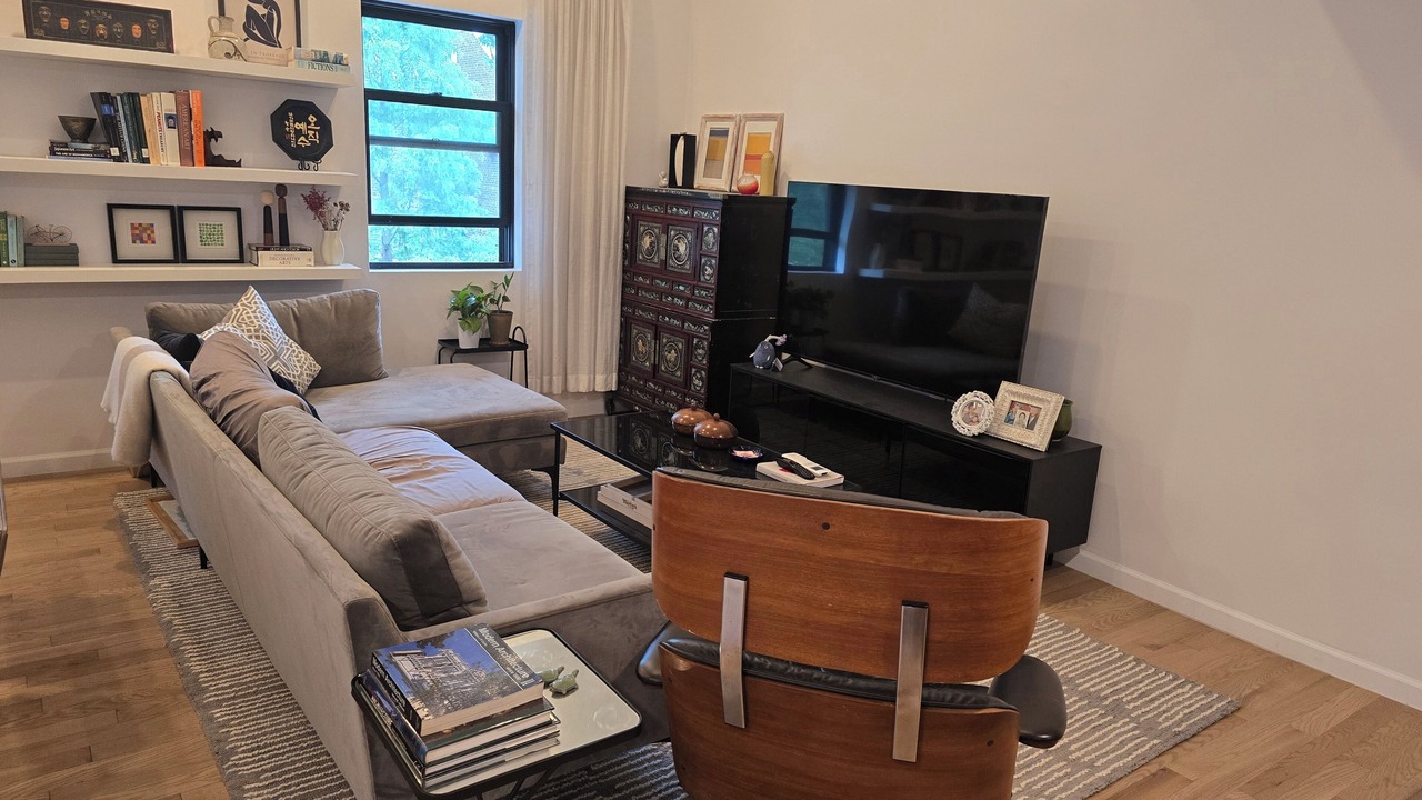 Photo of Livingroom in Ditmars Steinway