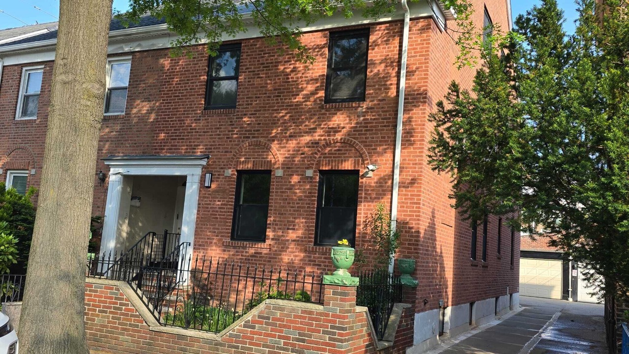 Photo of Outdoor in Ditmars Steinway