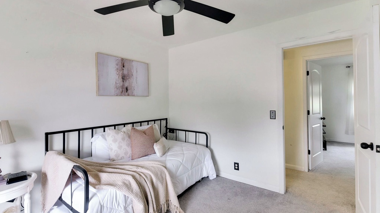 Photo of Bedroom in Elkhorn