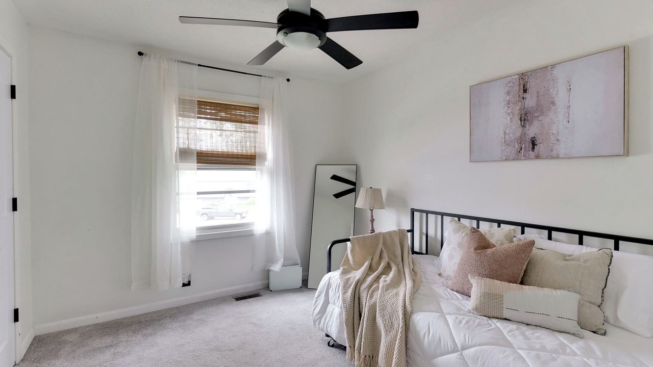 Photo of Bedroom in Elkhorn