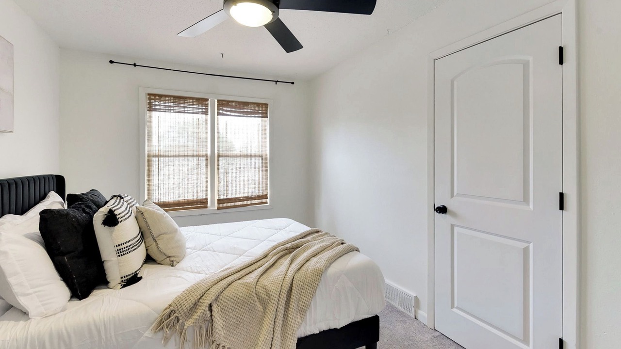 Photo of Bedroom in Elkhorn