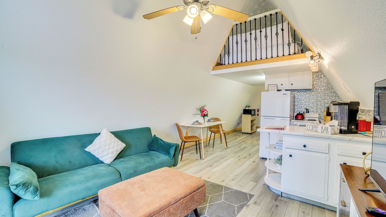 Photo of Livingroom in Rockaway Beach