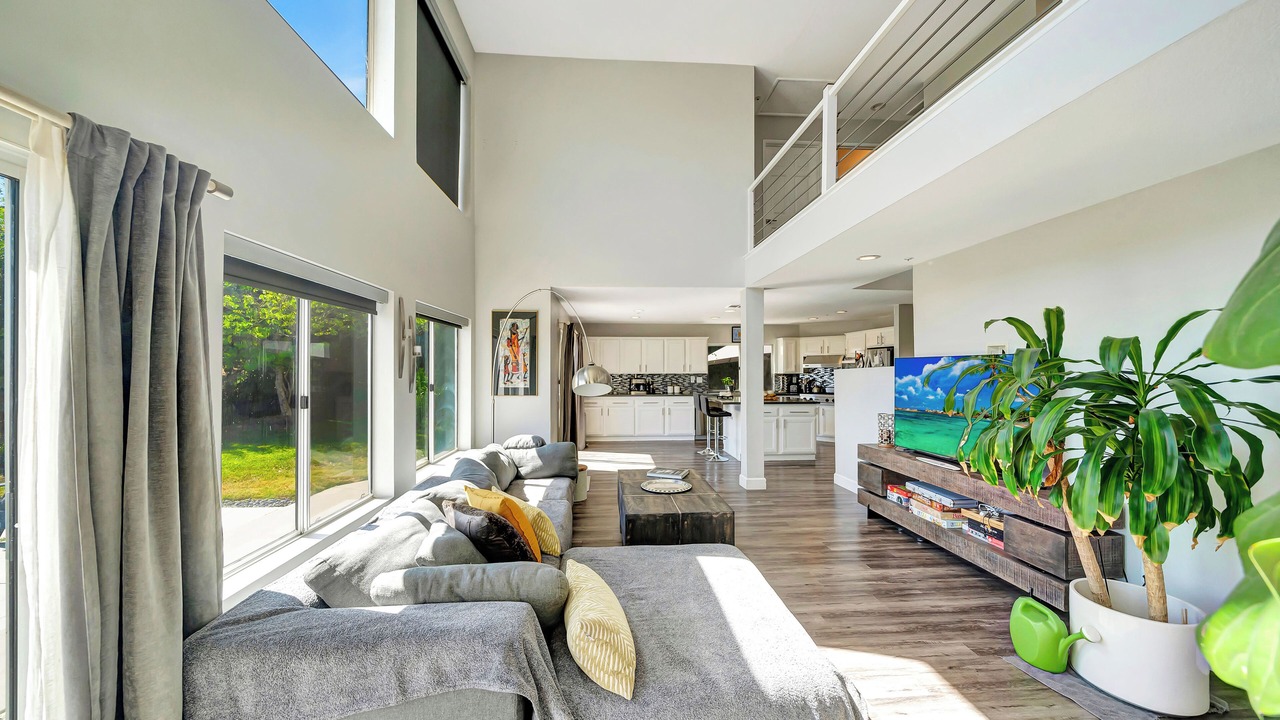 Photo of Livingroom in Canoga Park
