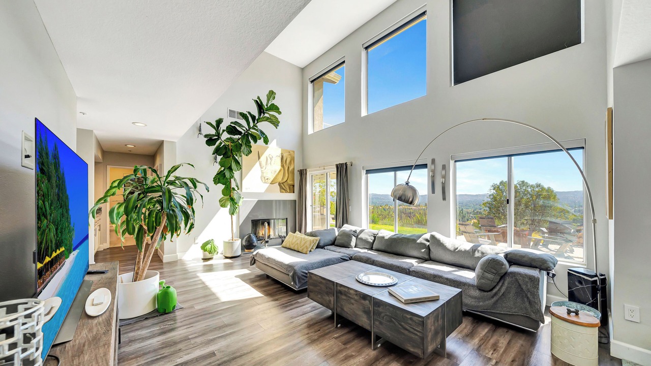 Photo of Livingroom in Canoga Park