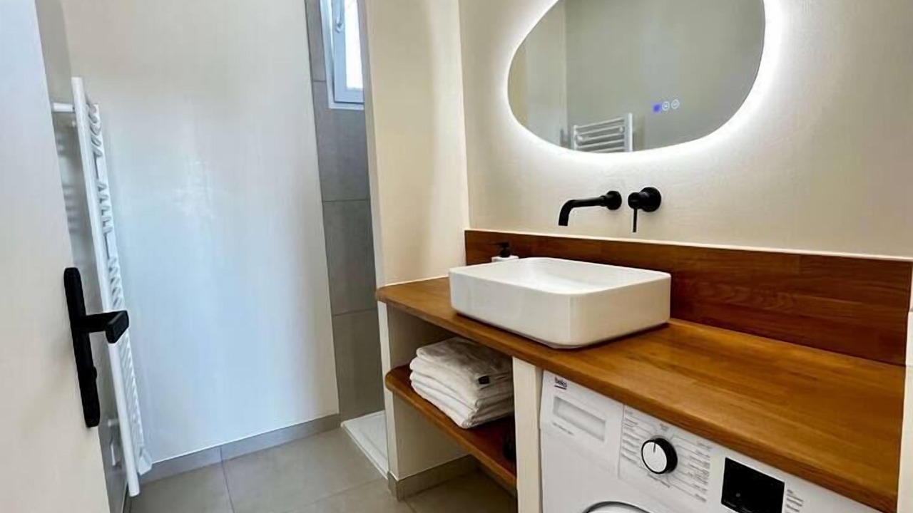 Photo of Bathroom in Justices