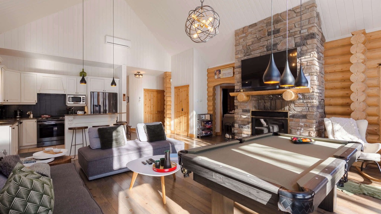 Photo of Livingroom in Fiddler Lake Resort