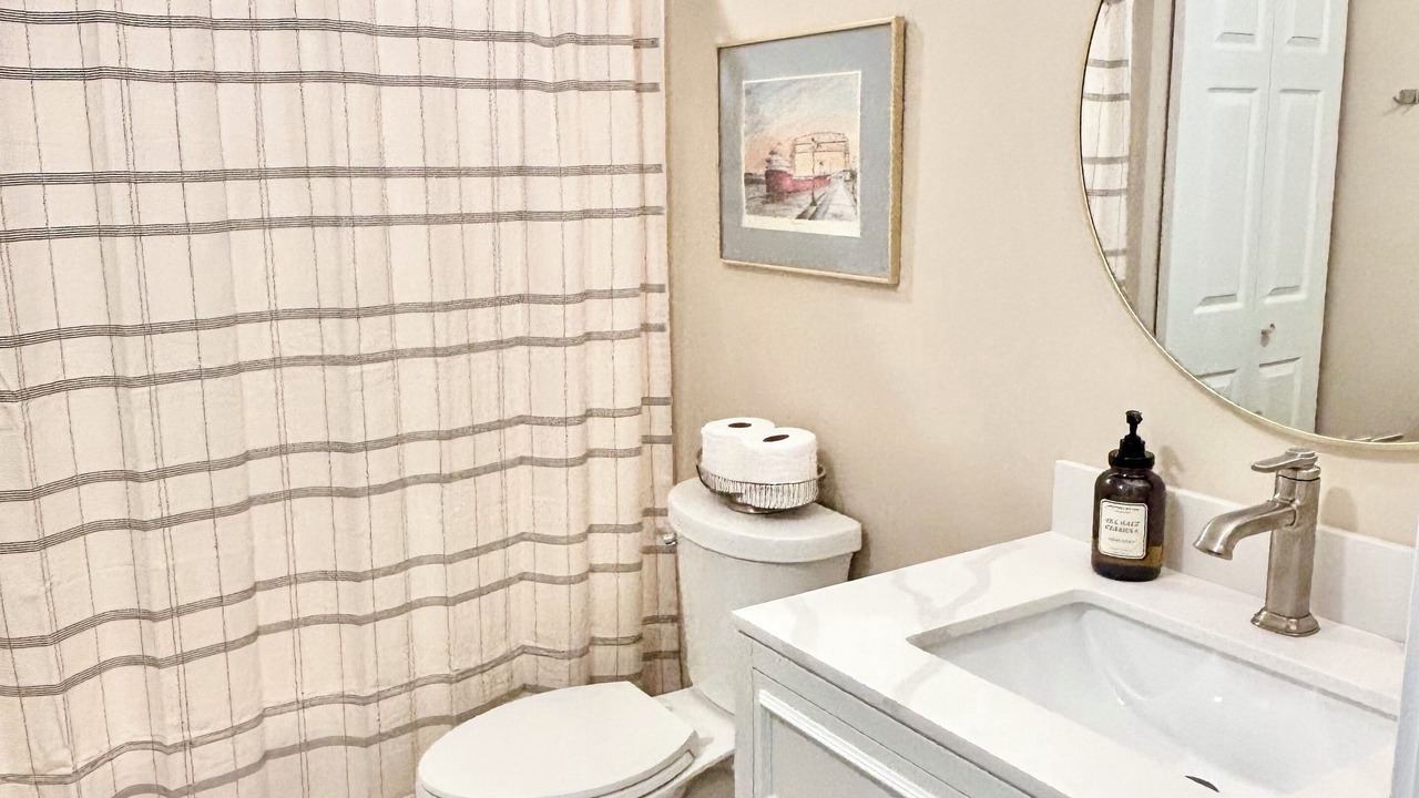 Photo of Bathroom in Endion