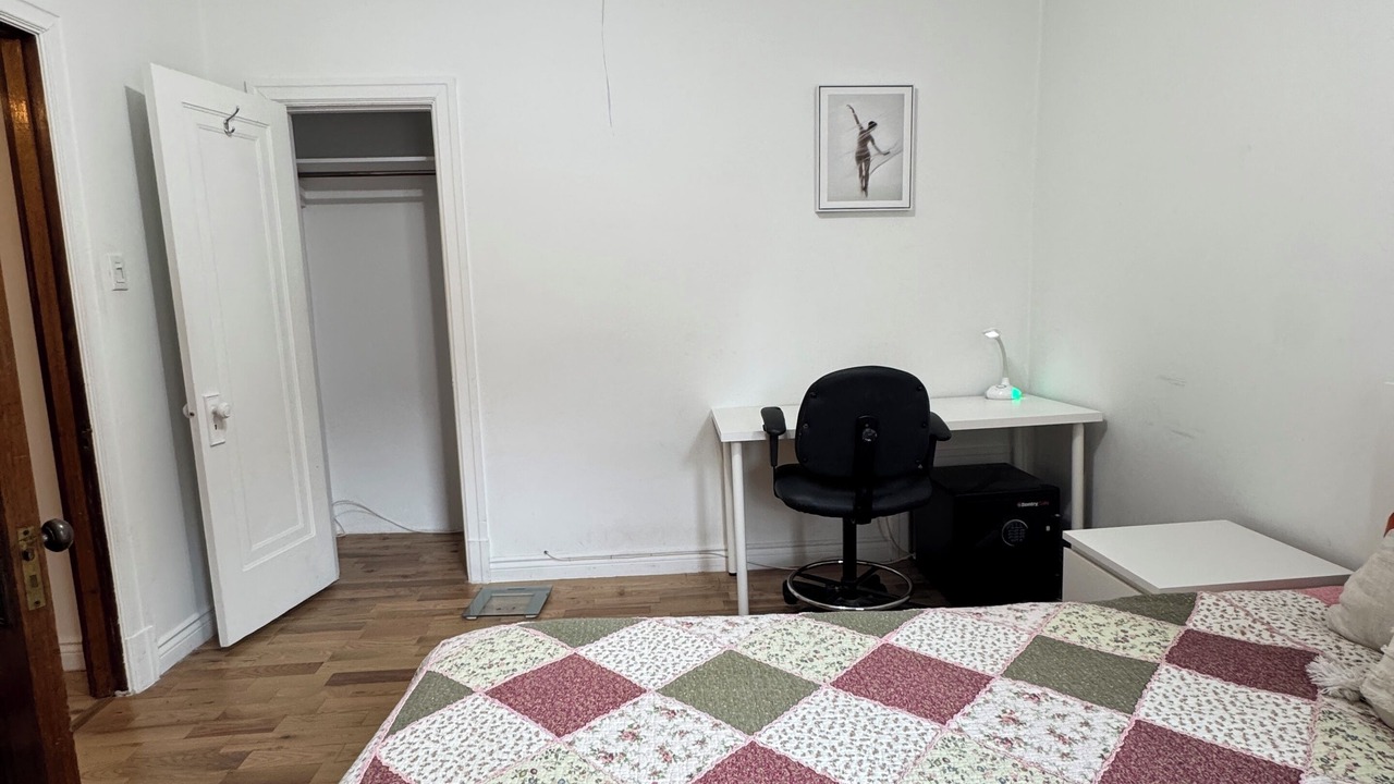 Photo of Bedroom in Cote-Des-Neiges—Notre-Dame-De-Grace