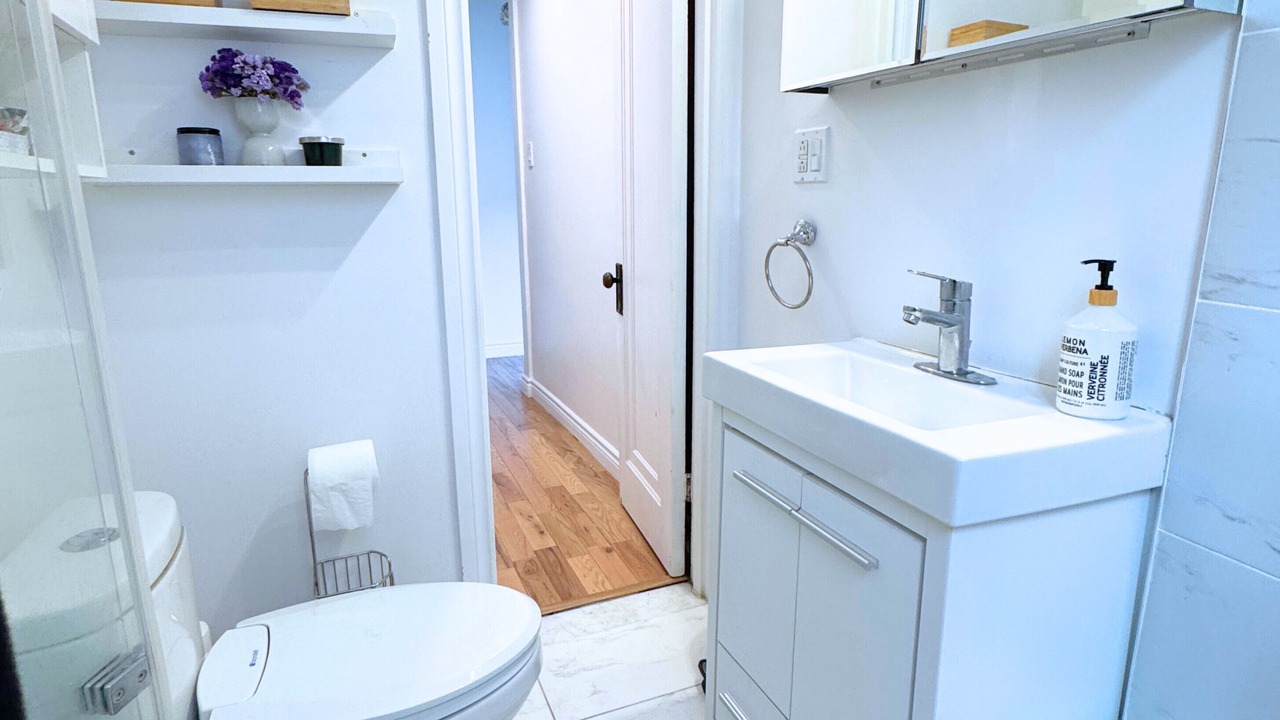 Photo of Bathroom in Cote-Des-Neiges—Notre-Dame-De-Grace