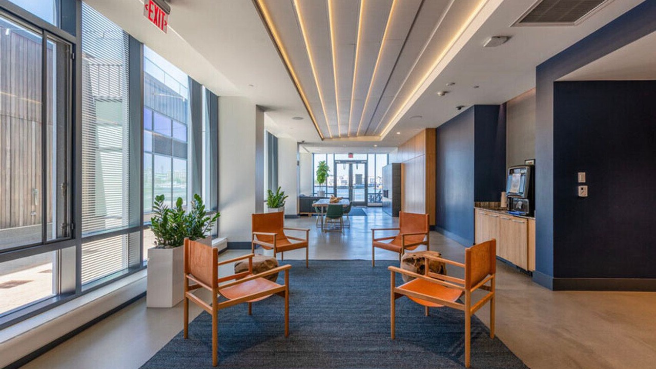 Photo of Others in Central-Maverick Square - Paris Street