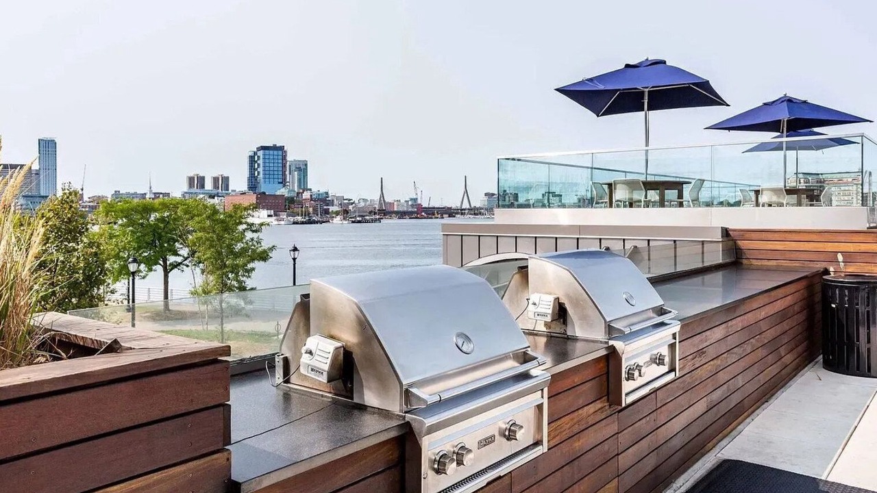 Photo of Patio Balcony in Central-Maverick Square - Paris Street