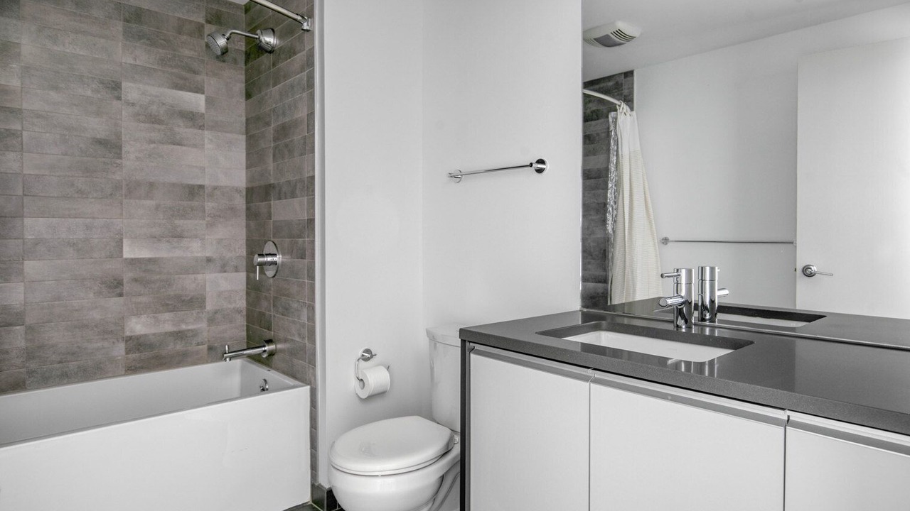 Photo of Bathroom in Central-Maverick Square - Paris Street