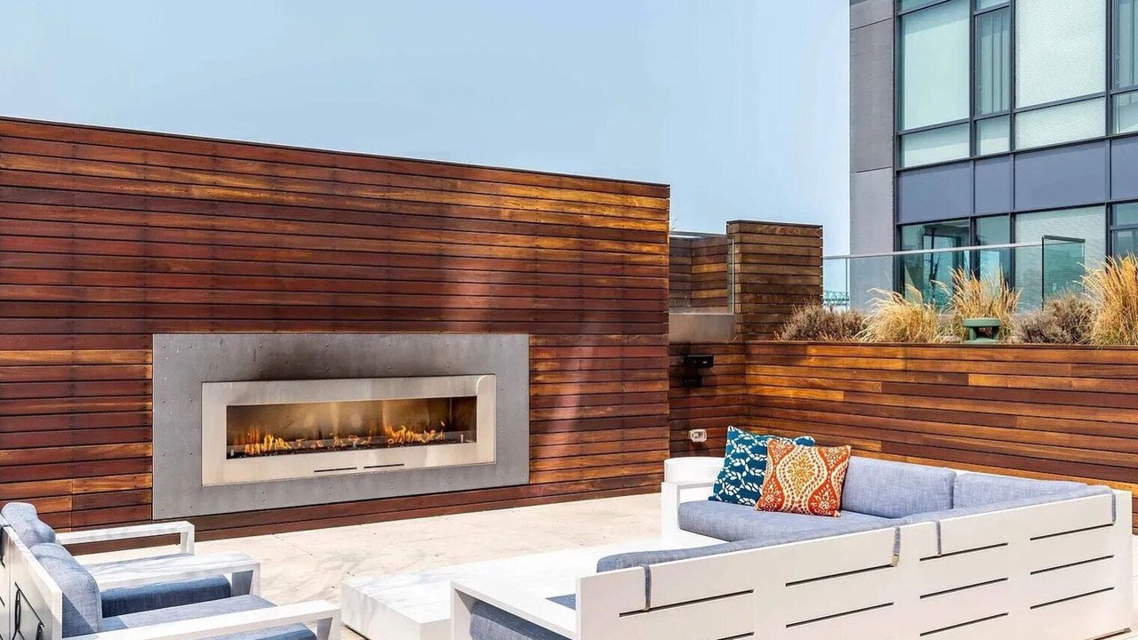 Photo of Patio Balcony in Central-Maverick Square - Paris Street