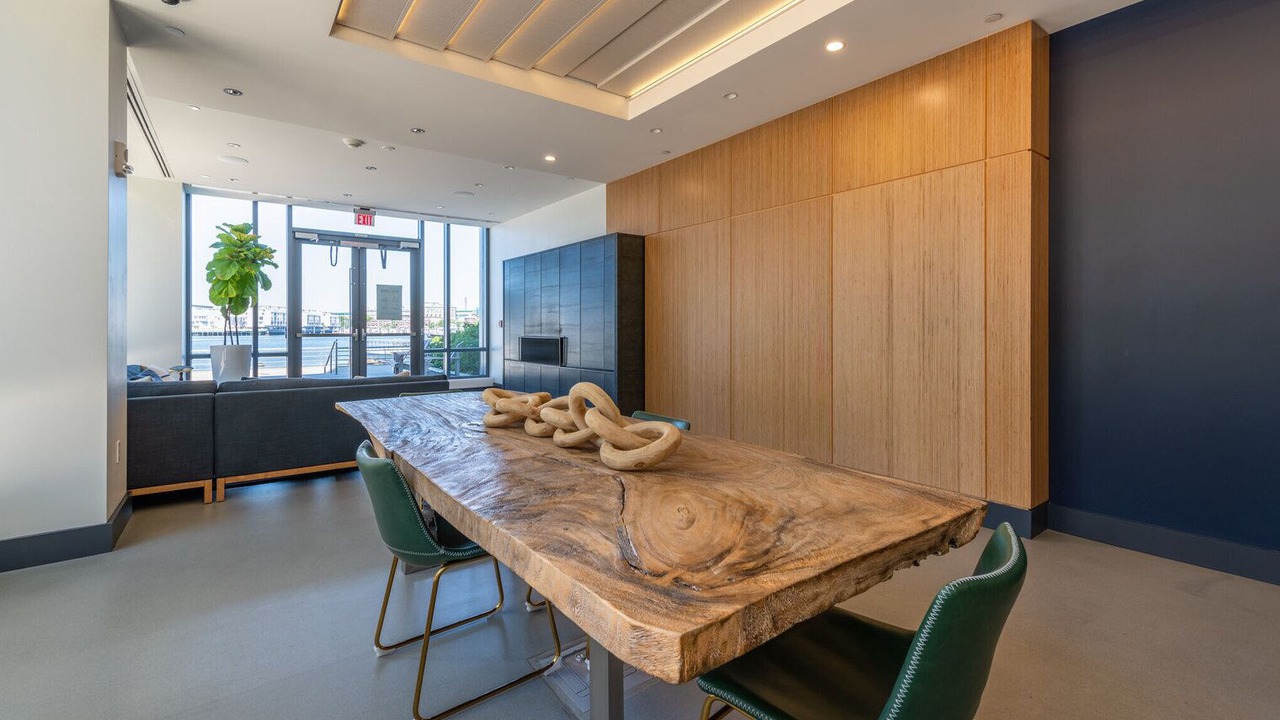 Photo of Others in Central-Maverick Square - Paris Street