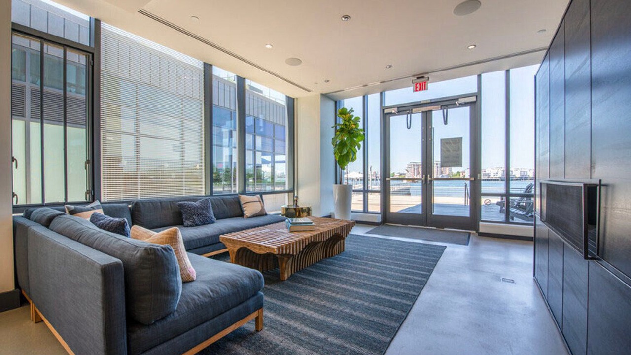 Photo of Livingroom in Central-Maverick Square - Paris Street