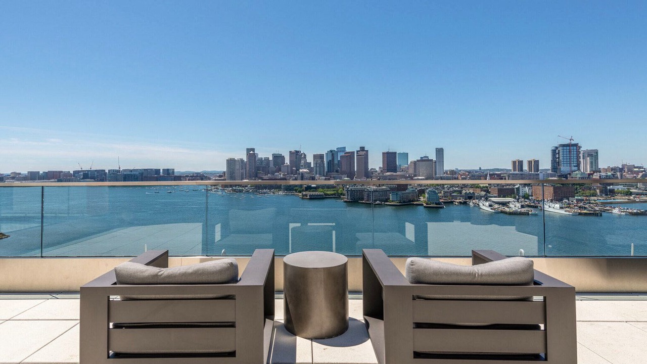 Photo of Patio Balcony in Central-Maverick Square - Paris Street
