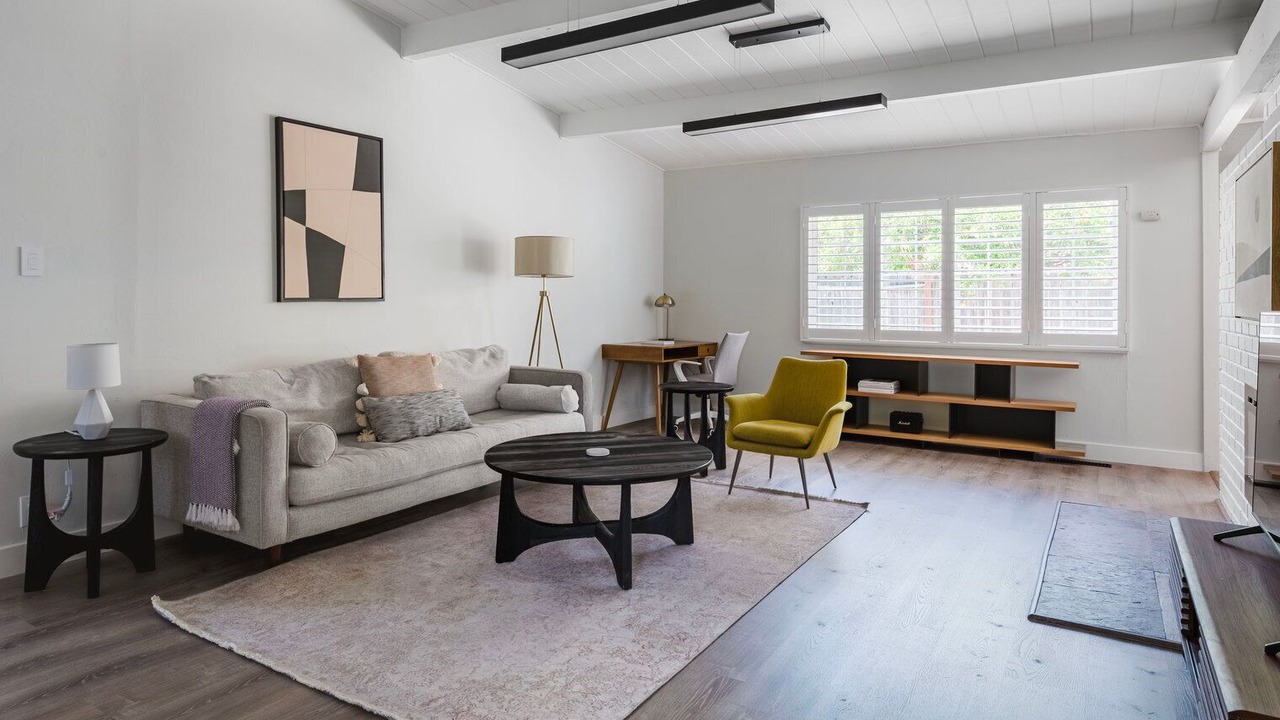 Photo of Livingroom in East San Mateo