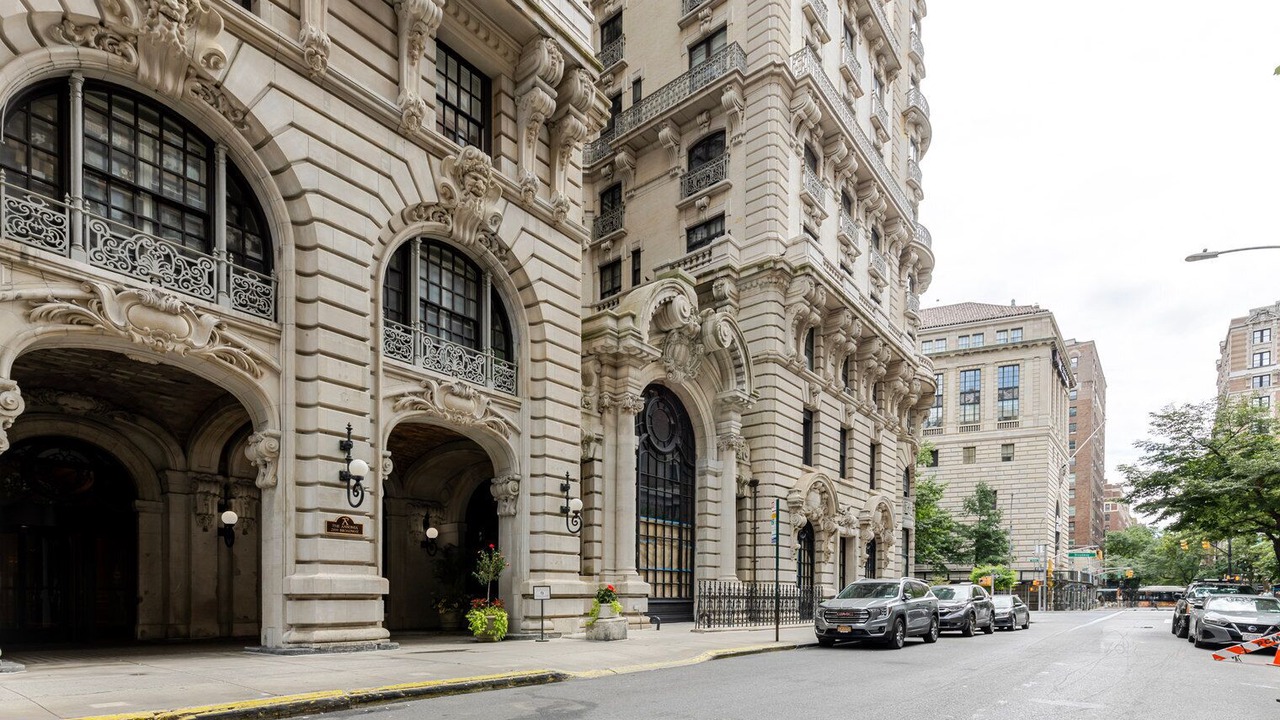 Photo of Outdoor in Lincoln Square