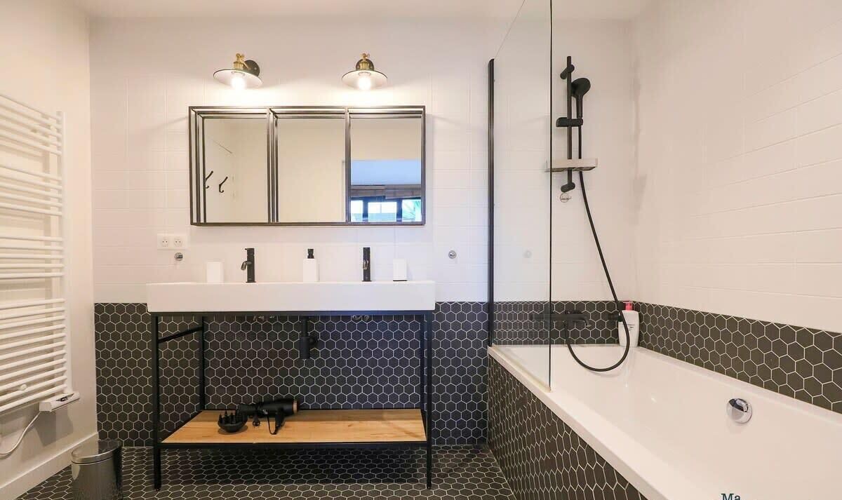 Photo of Bathroom in Minimes - Barriere de Paris