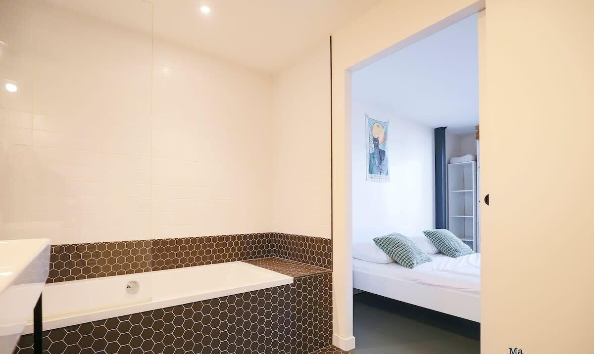 Photo of Bathroom in Minimes - Barriere de Paris