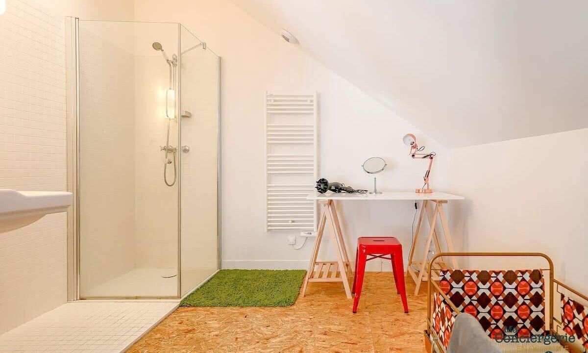 Photo of Bathroom in Minimes - Barriere de Paris