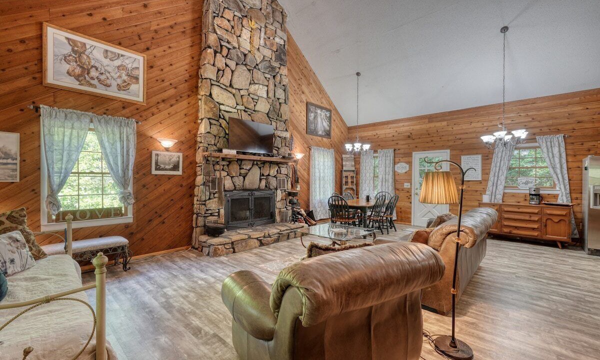 Photo of Livingroom in Young Harris