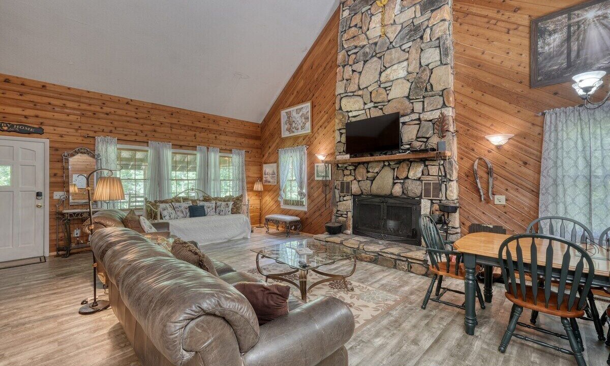 Photo of Livingroom in Young Harris