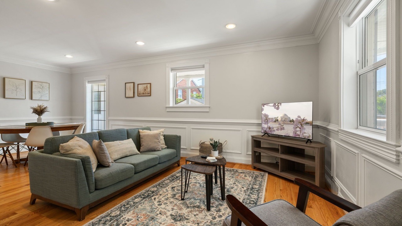 Photo of Livingroom in Potomac West